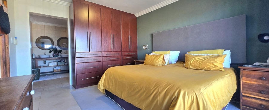 6 Bedroom Property for Sale in Franskraal Western Cape